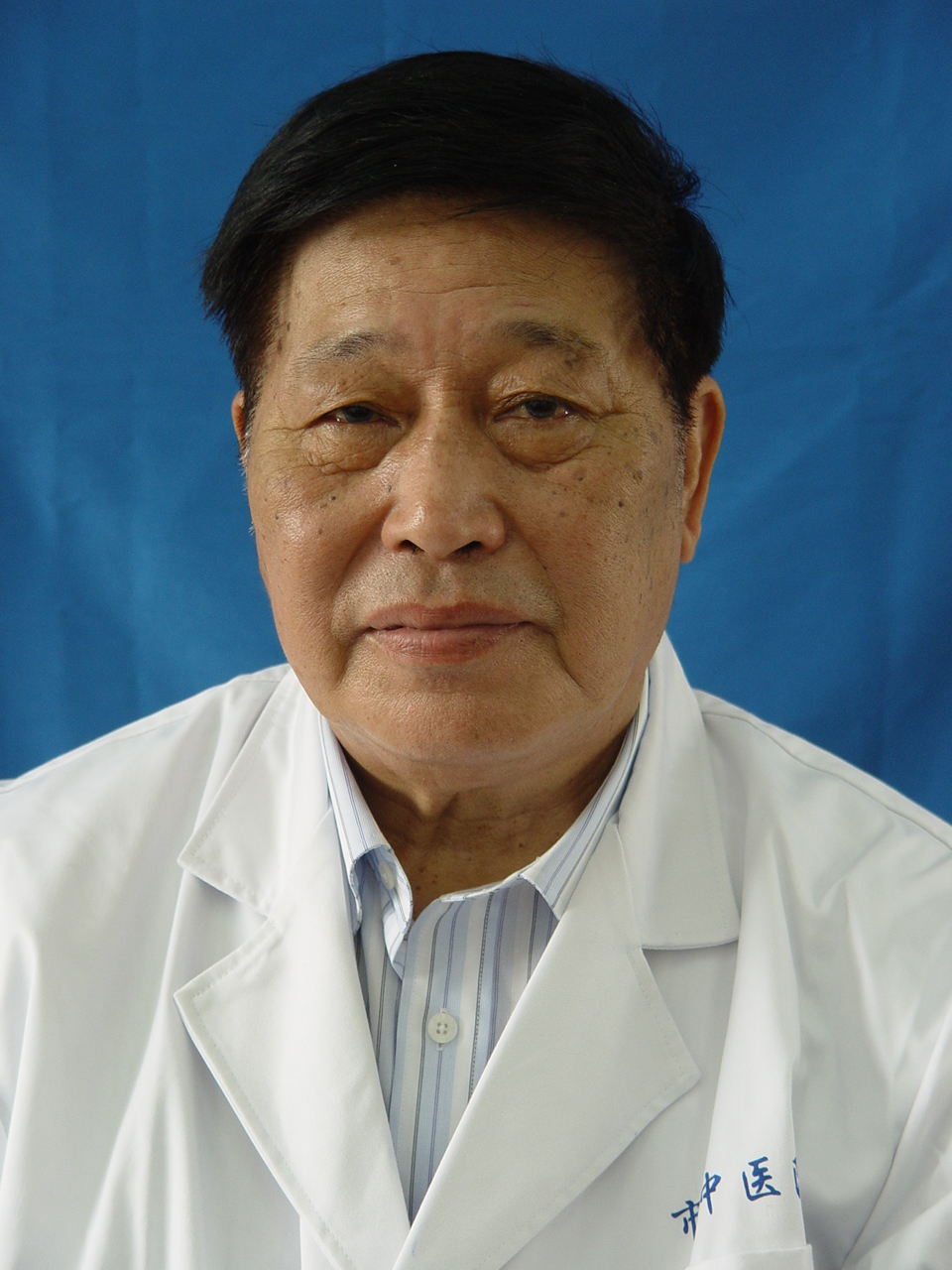 潘明德
